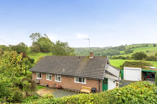 Trefnant, Welshpool, photo 1