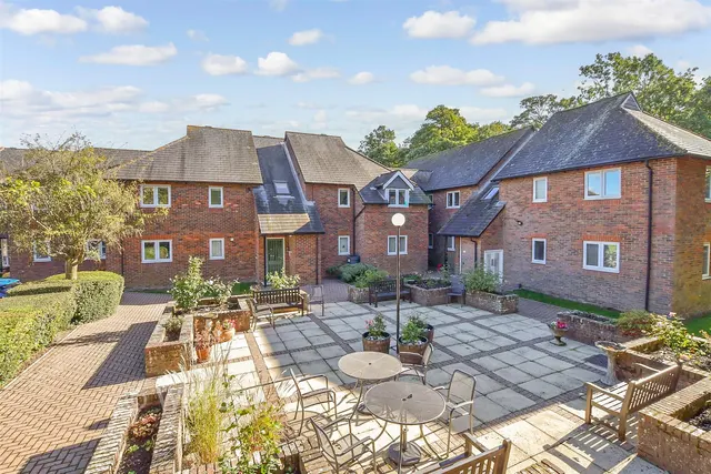 The Slade, Tonbridge, TN9, photo 1