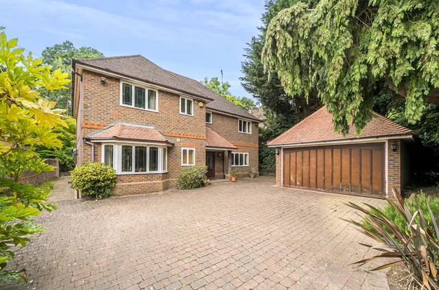 Brackendale Road, Camberley, Surrey, GU15 2JR, photo 1