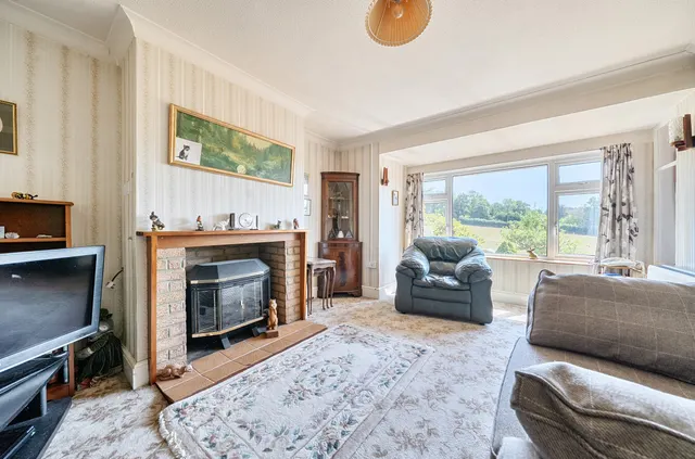 Photo 2 — Warren Corner, Ewshot, Farnham, Hampshire, GU10 5AT