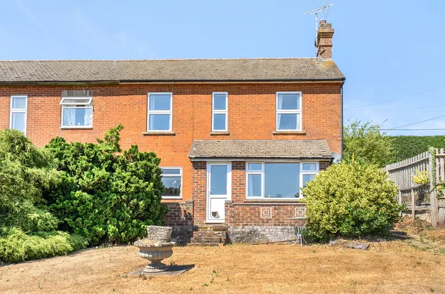 Warren Corner, Ewshot, Farnham, Hampshire, GU10 5AT, photo 1
