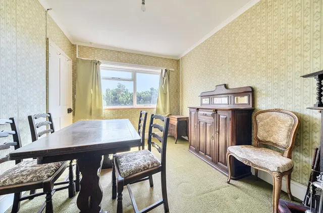 Photo 3 — Warren Corner, Ewshot, Farnham, Hampshire, GU10 5AT