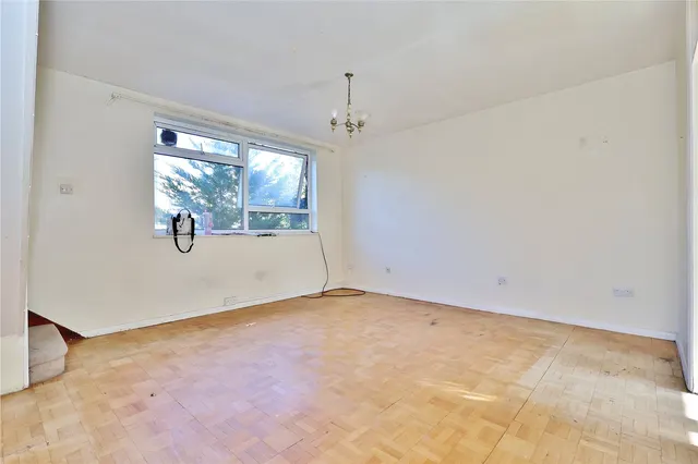 Woodlands Court, Woking, GU22, photo 3