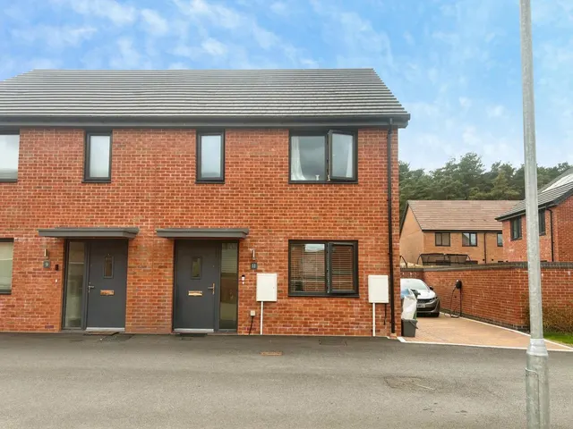 Daly Lane, Bordon, Hampshire, GU35 9GW, photo 1