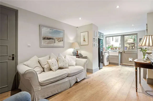 Photo 2 — Huntingdon Street, Islington, London, N1 1BP