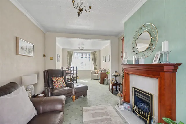 West Crescent, Beeston Rylands, NG9, photo 2