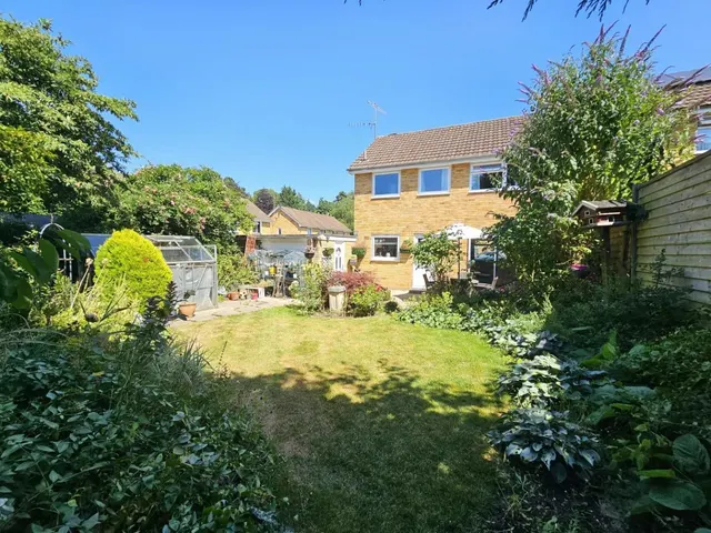 Yellow Hundred Close, Dursley, photo 1
