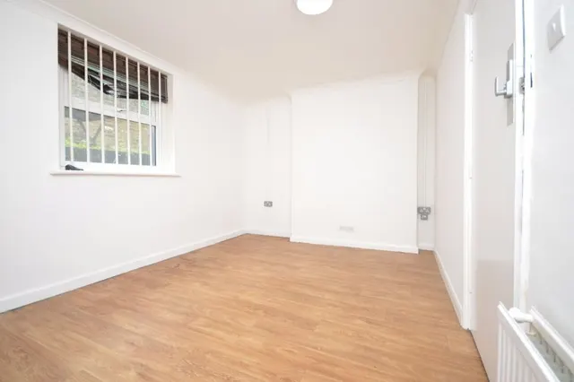 Grove Crescent, Kingston upon Thames, KT1, photo 2