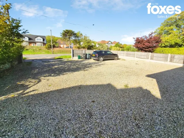 New Road, West Parley, BH22, photo 2