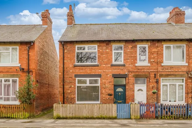 3 bedroom house — Scott Road, Selby, YO8 4BL