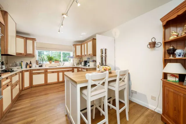 Photo 3 — Almer Road, Wimbledon, London, SW20 0EL