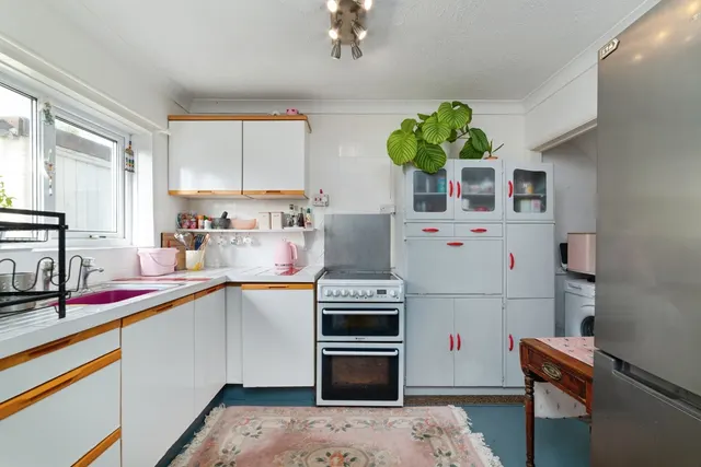 Longstone, St. Florence, SA70, photo 3
