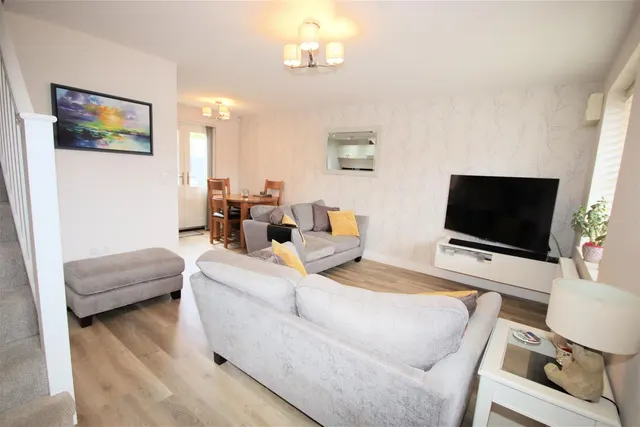 Photo 3 — Hardinge Place, Toddington, Bedfordshire LU5 6FR