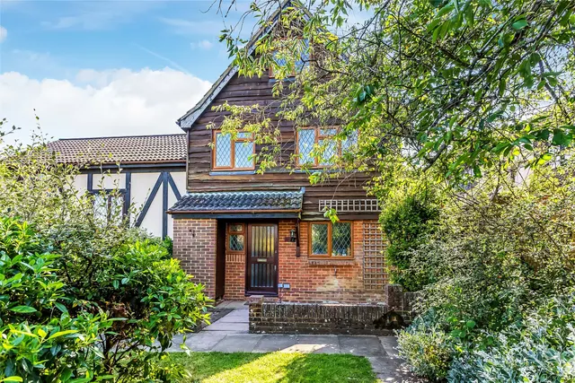 Oak End, Beare Green, RH5, photo 1