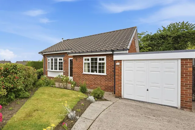 Birchway, Bollington, photo 1