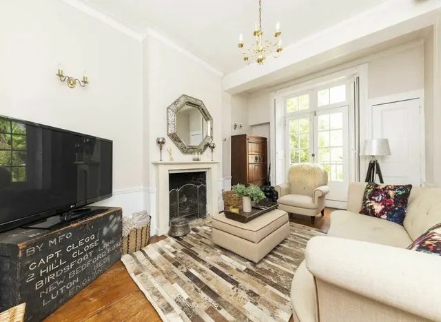 Bow Road, Mile End, E3, photo 1