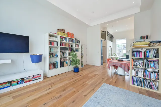 London, NW3, photo 1