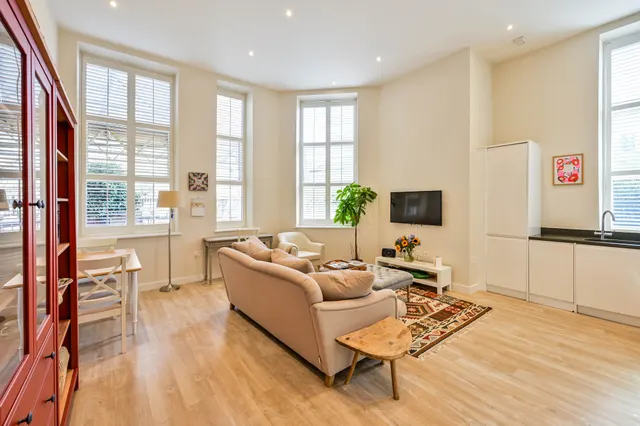 Photo 2 — Flat 3, Bury Fields House, Guildford