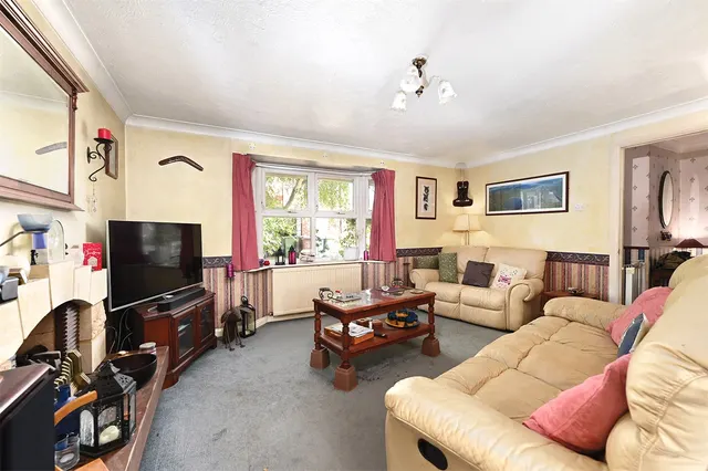 Photo 2 — Oldwood Chase, Farnborough, Hampshire, GU14 0QS