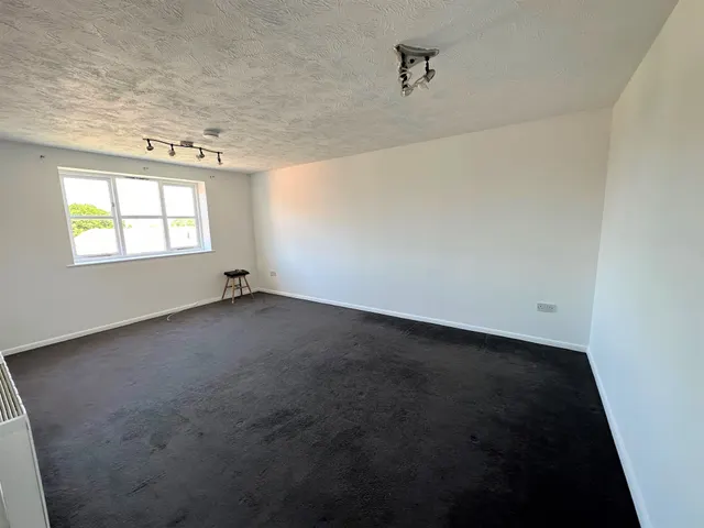 Photo 3 — Marmet Avenue, Letchworth Garden City, Herts, SG6 4QF