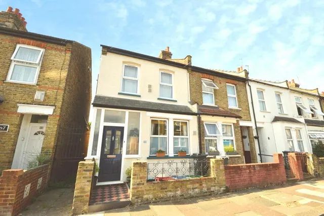 Stanley Road, Hounslow, TW3, photo 1