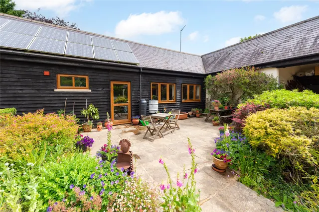 Akeley Wood Court, Home Farm, MK18, photo 1