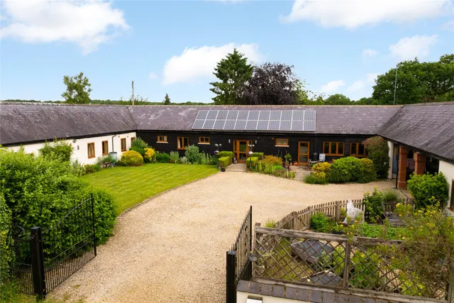 Akeley Wood Court, Home Farm, MK18, photo 3