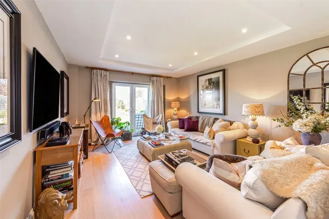 Jolliffe Road, West Wittering, PO20, photo 2