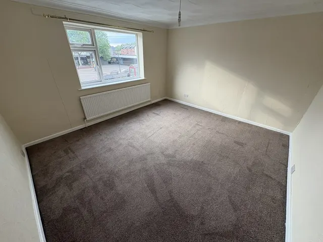 2 bedroom flat, Station Lane, Featherstone