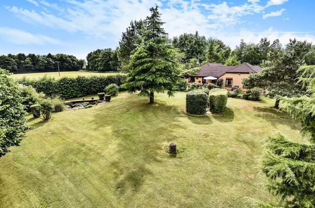 Idyllic Retreat With Land. Ravensdane Wood, Charing, photo 2