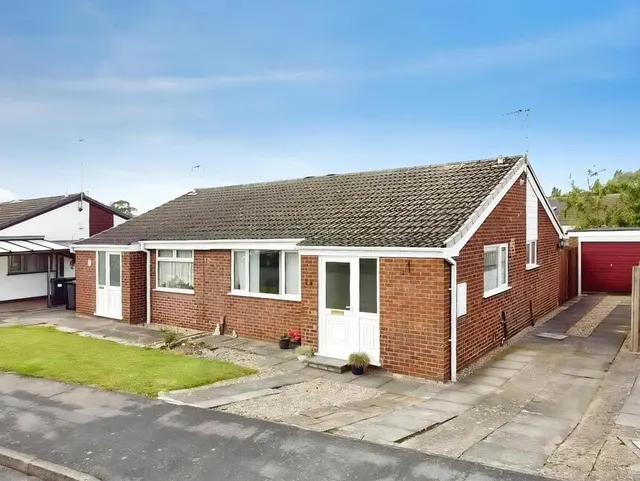 2 bedroom house — Galloway Close, Barwell, Leicestershire, LE9