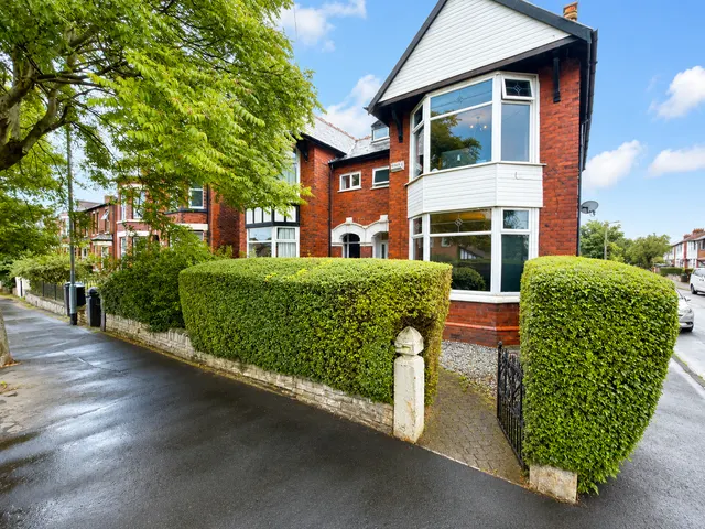 Dialstone Lane, Offerton, SK2, photo 1