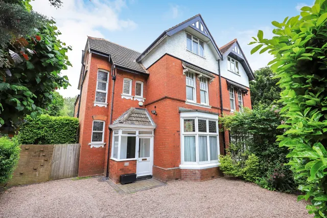 Tettenhall Road, Tettenhall, Wolverhampton, photo 1