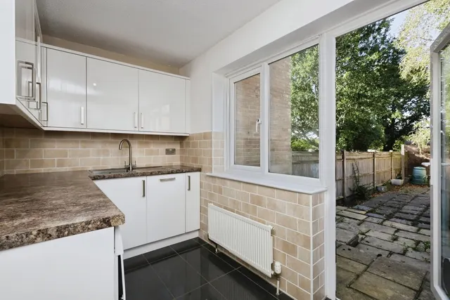 Frenches Farm Drive, Heathfield, TN21, photo 2