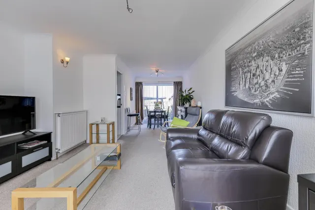 Clover Court, Calverley, LS28, photo 2