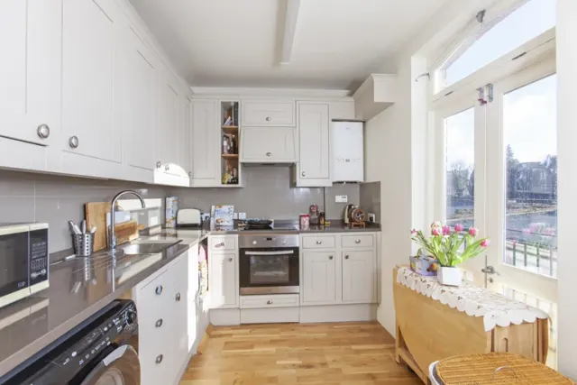 Photo 2 — Canfield Place, South Hampstead, NW6 3BT