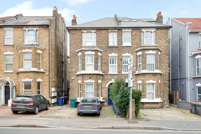 Claremont Road, London, NW2, photo 1