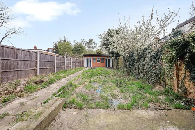 Claremont Road, London, NW2, photo 2