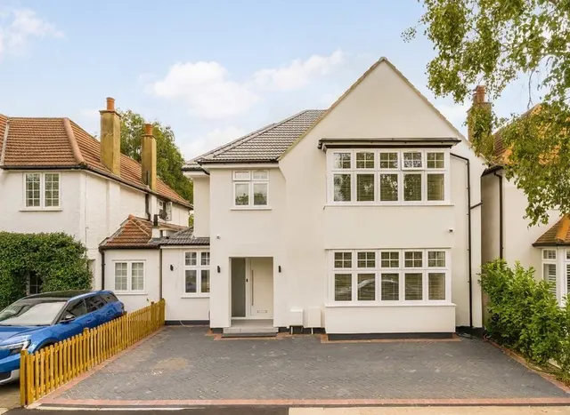 Beech Walk, Mill Hill, NW7, photo 1