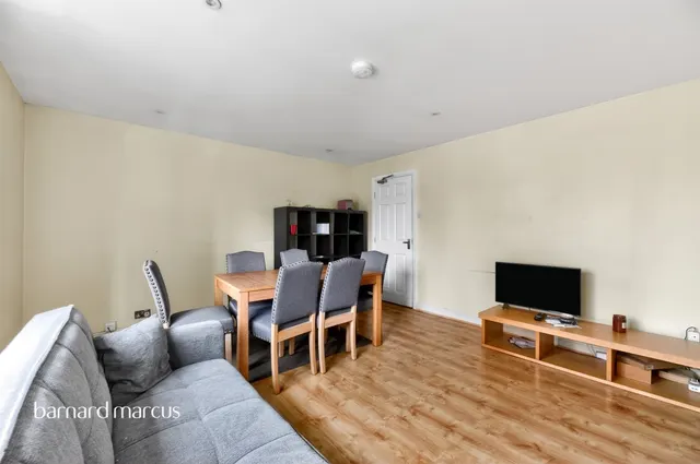 Hazelhurst Road, London, photo 1