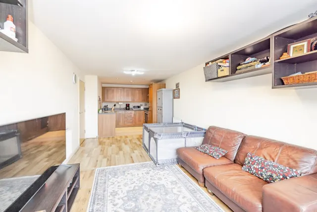 Photo 3 — Wilmington Close, Watford
