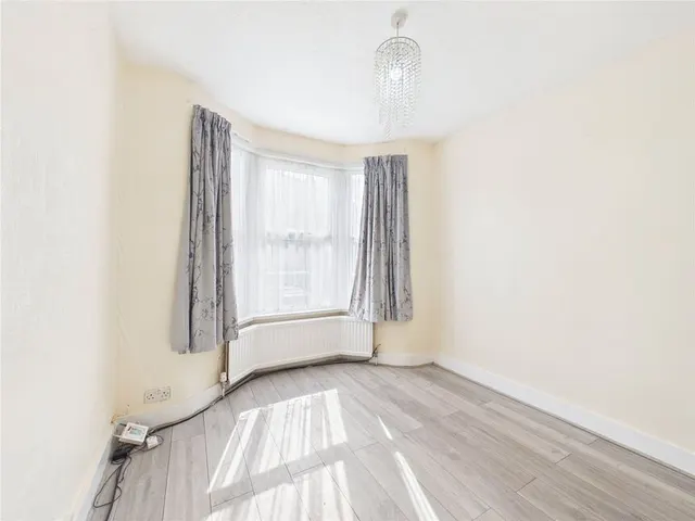 Photo 2 — Hamilton Road, Walthamstow, E17