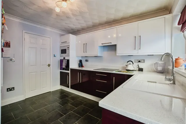 Photo 3 — John Smith Close, Willoughby, ALFORD