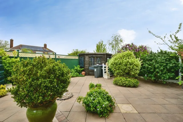 Photo 2 — John Smith Close, Willoughby, ALFORD