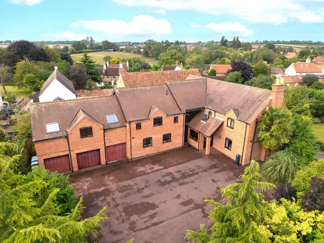 Hall Close, East Markham, NG22, photo 2