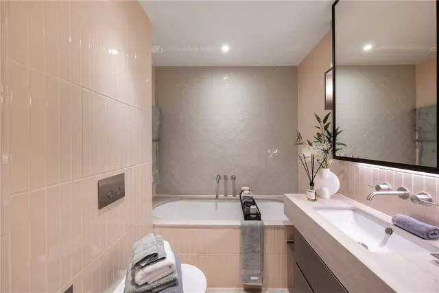Waterfront Drive, Chelsea Waterfront, SW10, photo 2