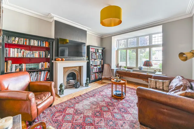 Photo 2 — 18 Dunoon Road, London