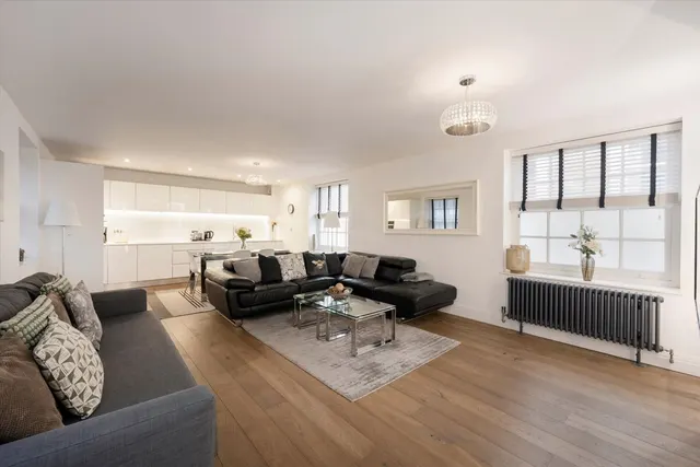 Exchange Court, London, WC2R, photo 1