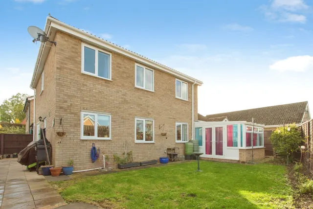 Flint Close, Brampton, PE28, photo 2
