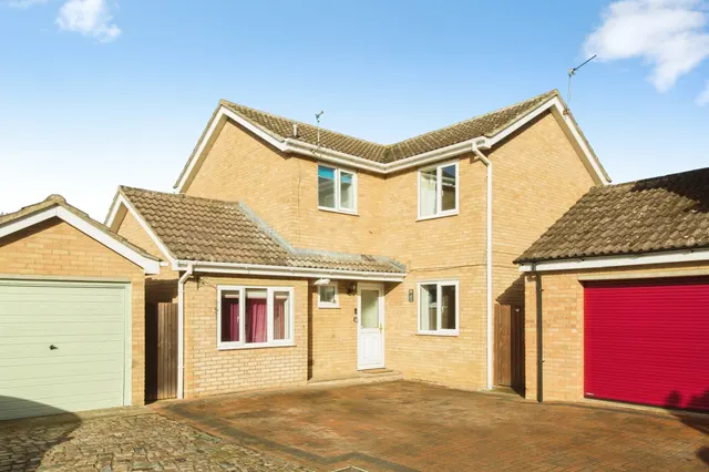 Flint Close, Brampton, PE28, photo 1